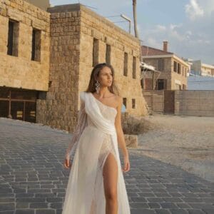 Robe de mariage luxe Paris avec buste structuré et jupe fluide