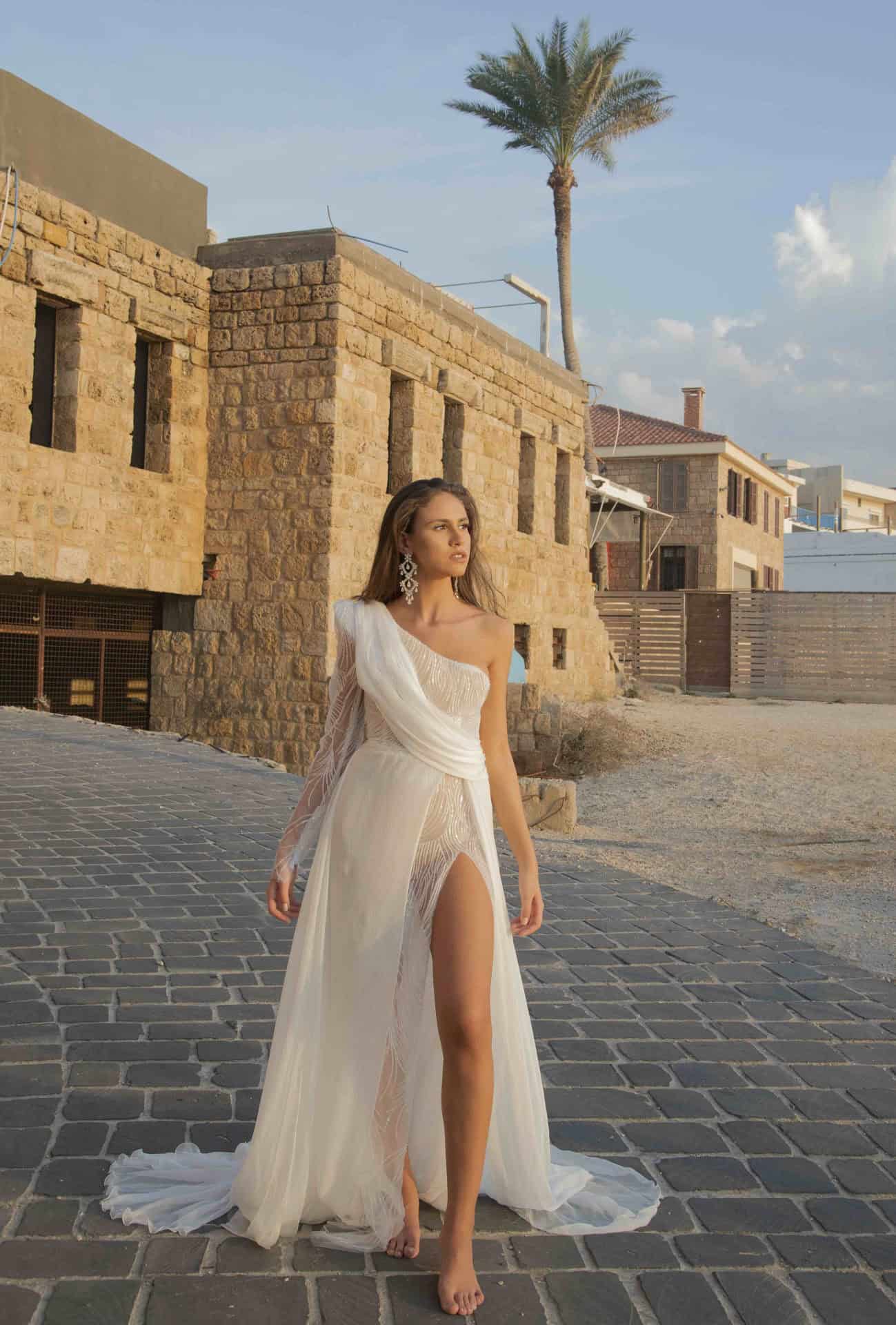 Robe de mariage luxe Paris avec buste structuré et jupe fluide
